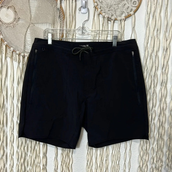 ROARK Men's Black Hybrid Short Size 36 - Picture 1 of 13
